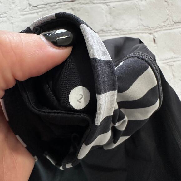 lululemon leggings size 2 - Picture 9 of 9